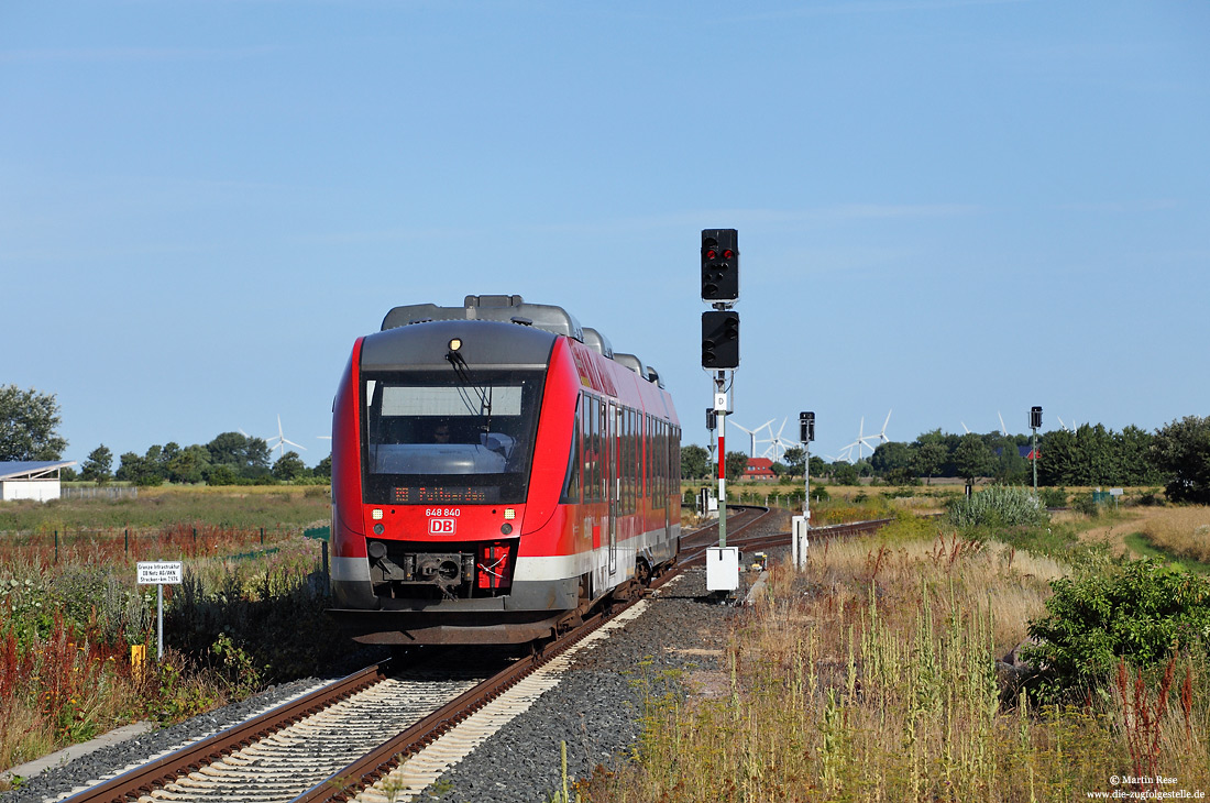 Aus Lübeck kommend erreicht der 648 840 als RB21754 in Kürze Fehmarn Burg.
