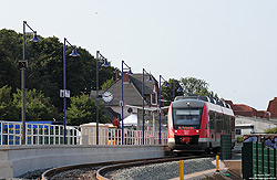 Erste Zug nach Wiedereröffnung des Bahnhofs Burg