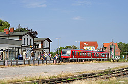 Unterwegs als RB21719 Puttgarden – Lübeck fährt der 628 683 in Oldenburg (Holstein) ein
