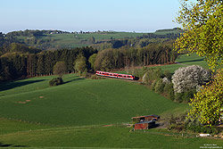 620 011 im morgendlichen Licht Oberbergischen Bahn bei Güntenbecke