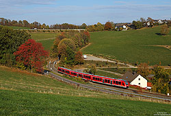 644 044 auf der Oberbergischen Bahn bei Güntenbecke im Herbst