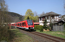 622 006 und ehemaliges Stellwerk im Bahnhof Osberghausen