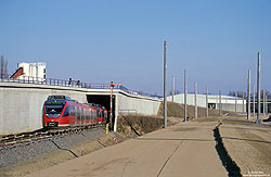 644 002 an der Baustelle der Flughafenanbindung bei Porz-Heumar mit Formsignal