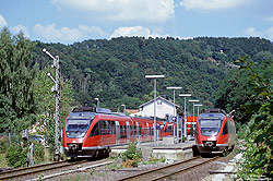 Zugkreuzung, 644 025 und 644 023, in Ründeroth mit Form-Ausfahrsignal