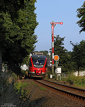 644 033 auf der Oberbergischen Bahn mit Formsignal bei Engelskirchen