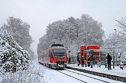 644 553 als einteiliger Triebwagen am Haltepunkt Rösrath-Stümpen im Schnee