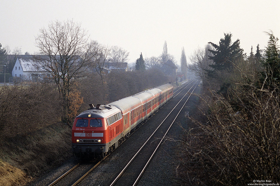RE12084 mit Lok 218 136 Richtung Köln bei Großbüllesheim auf der KBS430