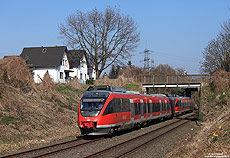 Bei Kierberg erklimmt der 644 042 als RB11421 (Köln Messe Deutz – Trier) die Höhen der Voreifel, 12.3.2014