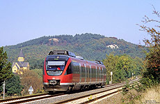 Noch neun Kilometer Strecke und 70 Meter Höhenunterschied hat die RB 11159 (Köln Deutz - Kall) bis zum Zielbahnhof vor sich. Angetroffen nahe Mechernich, am 16.10.2005