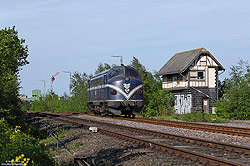 NOHAB 1147 am Stellwerk Ko im Bahnhof Kruft auf der Pellenz-Eifelbahn 