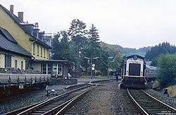 211 218 vom Bw Trier im Bahnhof Kaisersesch auf der Eifelquerbahn