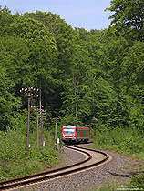 Auf der 24 km langen Strecke von Andernach bis Mayen Ost überwindet die KBS478 einen Höhenunterschied von 211 Meter. Nahe Kottenheim schlängelt sich die KBS478 durch den Wald. 628 301 unterwegs als RB12426 (Andernach – Kaisersesch) 14.5.2012