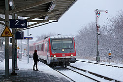 Am kalten 7.12.2012 fährt der 628 303/629 303 als RB12443 nach Andernach in Mendig ein. Bis Dezember 2003 hieß dieser Bahnhof übrigens Niedermendig!