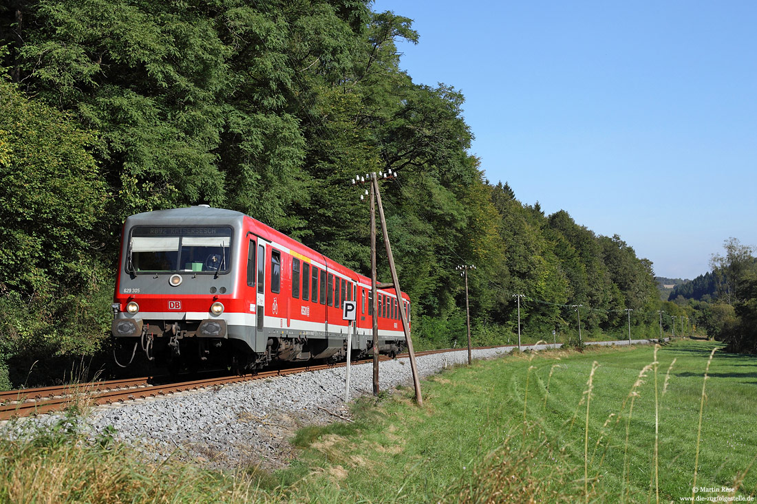 Unterwegs als RB12424 fährt der 629 305/628 305 zwischen Monreal und Urmersbach nach Kaisersesch.