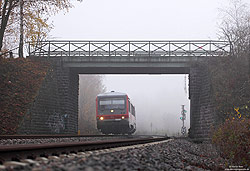 629 313 an der Feldwegbrücke bei Kruft auf der Pellenz-Eifelbahn 