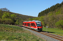 648 204 im Tal der Thürelz zwischen Monreal und Urmersbach auf der Pellenz-Eifel-Bahn
