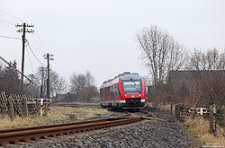 Am 12.2.2015 ist der 648 705, ebenfalls am ehemaligen Bahnhof Thür, in der Gegenrichtung unterwegs. 