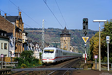 Hochgeschwindigkeitszüge im Rheintal sind schon wie "Perlen vor die Säue werfen"! Nach Passieren der Kurven von St. Goar mit maximal 90km/h, darf der Lokführer des ICE 725 (Hannover – Nürnberg) ab Oberwesel für wenige Kilometer auf 140 km/h beschleunigen. 10.10.2002