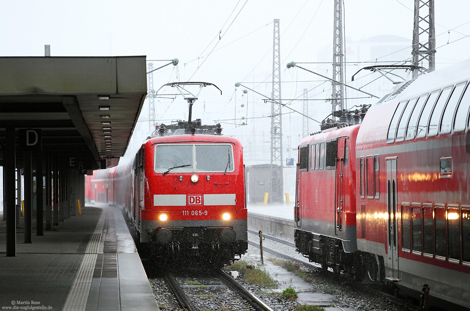 Als die 111 065 am 7.5.2014 mit dem RE4075 aus Passau in München Hbf einfährt, öffnet der Himmel gerade alle Schleusen! 