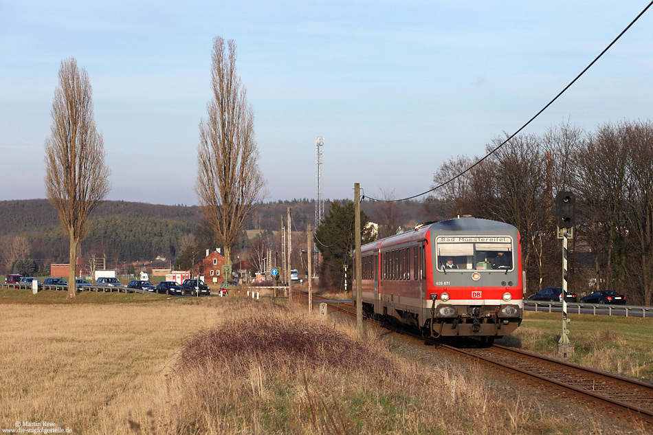 Unterwegs als RB11648 (Euskirchen – Bad Münstereifel) hat der 628 671 am 29.1.2014 den Haltepunkt Arlof verlassen.