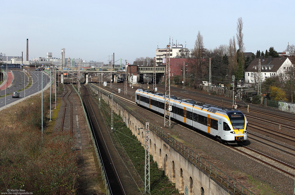 Aus Hamm kommend erreicht der ET7.12 der Eurobahn in Kürze sein Ziel Düsseldorf Hbf, aufgenommen am 24.2.2014 in Düsseldorf Derendorf. Rechts im Bild befanden sich einst die umfangreichen Gleisanlagen des Güterbahnhofs Derendorf.