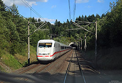Begegnung auf der Schnellfahrstrecke zwischen Kraichtal Bbf und der Überleitstelle Eisenhut mit dem ICE1090 (München Hbf -  Berlin Südkreuz), am 25.6.2014. 