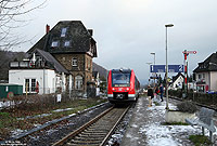 Im Jahr 2014 wurde der Verkehr auf der Ahrtalbahn auf die Baureihe 620/622 umgestellt. Aus Remagen kommend fährt der „kleinen LINT“ 622 016 am 29.12.2014 in Bad Bodendorf ein. Während die Telegrafenleitungen in den letzten Jahren zurück gebaut wurden, bekam die alte Signaltechnik noch einmal eine Gnadenfrist.