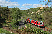 Zwischen Norheim und Niederhausen eilt die, aus dem 628 465 und 628 474 gebildete, RB13632 (Mainz – Türkismühle) dem nächsten Halt Staudernheim entgegen, 16.4.2014.