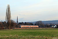 Aufgrund der noch nicht zugelassenen Triebwagen der Baureihe 620/622 verkehrten Anfang 2014 auf der Erfttalbahn (KBS475) Triebwagen der Baureihe 628. Aus Bad Münstereifel kommend fährt die, aus dem 628 671 gebildete, RB11671 bei Arloff nach Euskirchen.