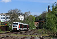 Unterwegs von Wuppertal Hbf nach Remscheid Hbf durchfährt der VT12 003 am 25.4.2014 den Bahnhof Wuppertal Rauenthal. Seit Dezember 2013 fahren die Triebwagen der Abellio-Rail als S7 auf dem Müngstener.