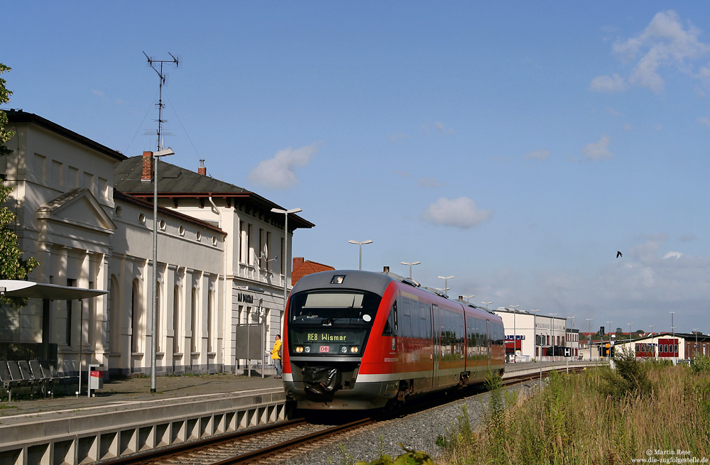 642 185 als RE33186 Rostock - Wismar im Bahnhof Bad Doberan