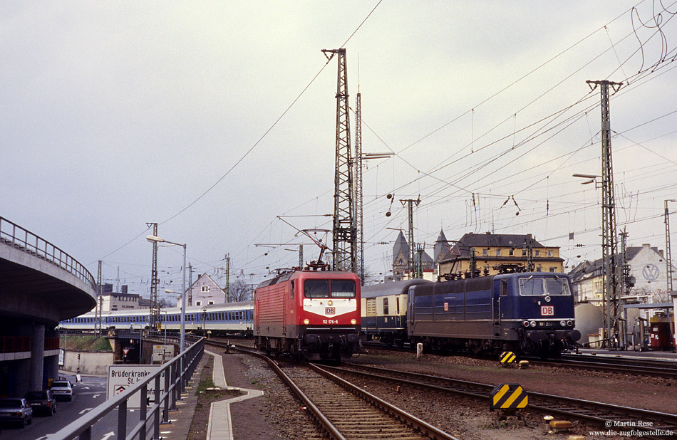 blaue 181 203 und 112 175 in Koblenz Hbf mit IR2344 Saarbrücken - Münster