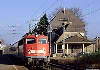 110 345 mit RB12220 im Bahnhof Hetzerath