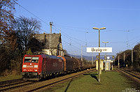 185 178 durchfährt mit einem Güterzug den Bahnhof Ürzig DB
