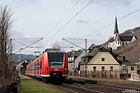 Als RB12219 fährt der 425 560 von Trier nach Koblenz und verlässt den Haltepunkt Klotten