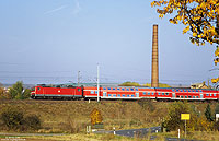 Noch einmal Erdeborn: Hier beschleunigt die Hallenser 143 143 mit der RB 26626 (Eilenburg – Nordhausen). 29.10.2005