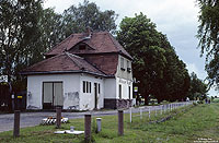 Dreißig Jahre nach der Betriebseinstellung der Kleinbahn Berga Kelbra – Artern waren am 22.6.1997 vom Bahnhof Sittendorf das Empfangsgebäude und Reste des Bahnsteigs vorhanden. 