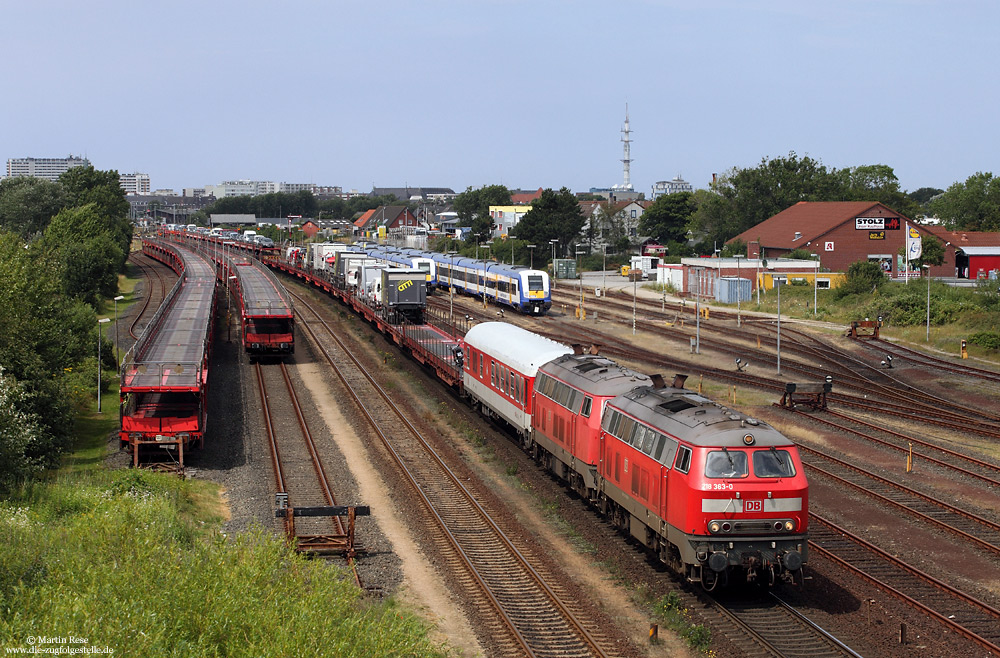 Marschbahn, 218 363 mit Syltshuttle im Bahnhof Westerland 
