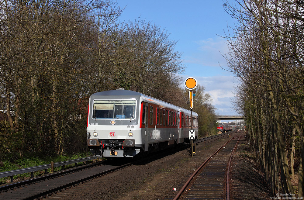 Marschbahn, 628 503 verlässt als Syltshuttle Plus den Bahnhof Westerland