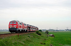 Marschbahn, 215 901 (ex 215 034) und 215 902 (ex 215 035) mit dem Sylt-Shuttle bei Keitum nach Westerland.
