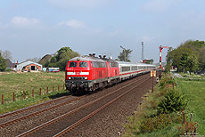 218 321 mit IC2311 und den Formsignalen der Blockstelle Langenhorn auf der Marschbahn