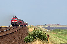Marschbahn, 218 381 mit Syltshuttle auf dem Hindenburgdamm