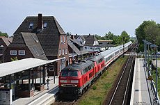 Marschbahn, 218 495 mit dem RE2072 im Bahnhof Klanxbüll