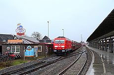 Marschbahn, 245 024 mit Syltshuttle im Bahnhof Westerland