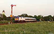 DE2700 08 mit NOB am Einfahrsignal von Risum Lindholm auf der Marschbahn