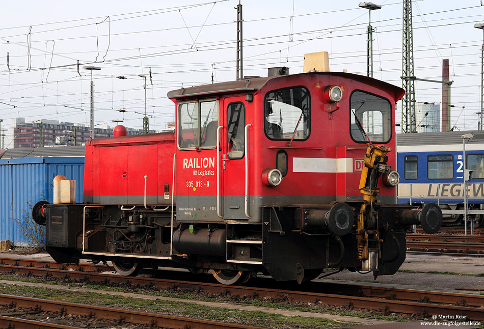 335 013 ex 333 013mit Railion-Beschriftung in Köln Deutzerfeld