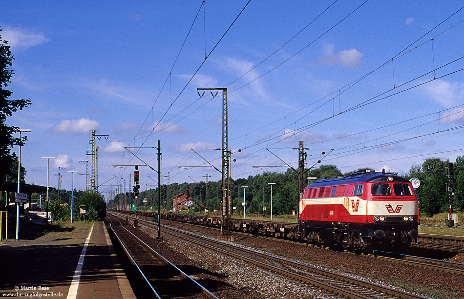 420 01 der EVB ex Gasturbinenlok 219 001 mit Containerzug in Rotenburg Wümme 