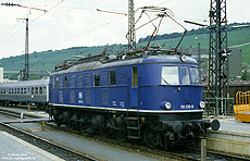 Zu den formschönsten Elok-Baureihen zählt die E18. Bis 1984 wurde diese Baureihe vom Bw Würzburg aus eingesetzt. Am 18.9.1983 entstand die Aufnahme der am 28.3.1936 in Dienst gestellten 118 010.