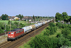 Am 22.1.1965 wurde die 140 512 beim Bw Mainz Bischofsheim in Dienst gestellt.  Mit einem Güterzug in Richtung Bremen passierte sie am 13.6.2006 den Haltepunkt Dedensen Gümmer.