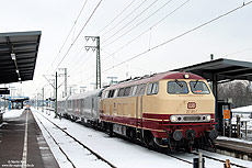 217 001 des FTZ München mit Messzug in Karlsruhe Hbf